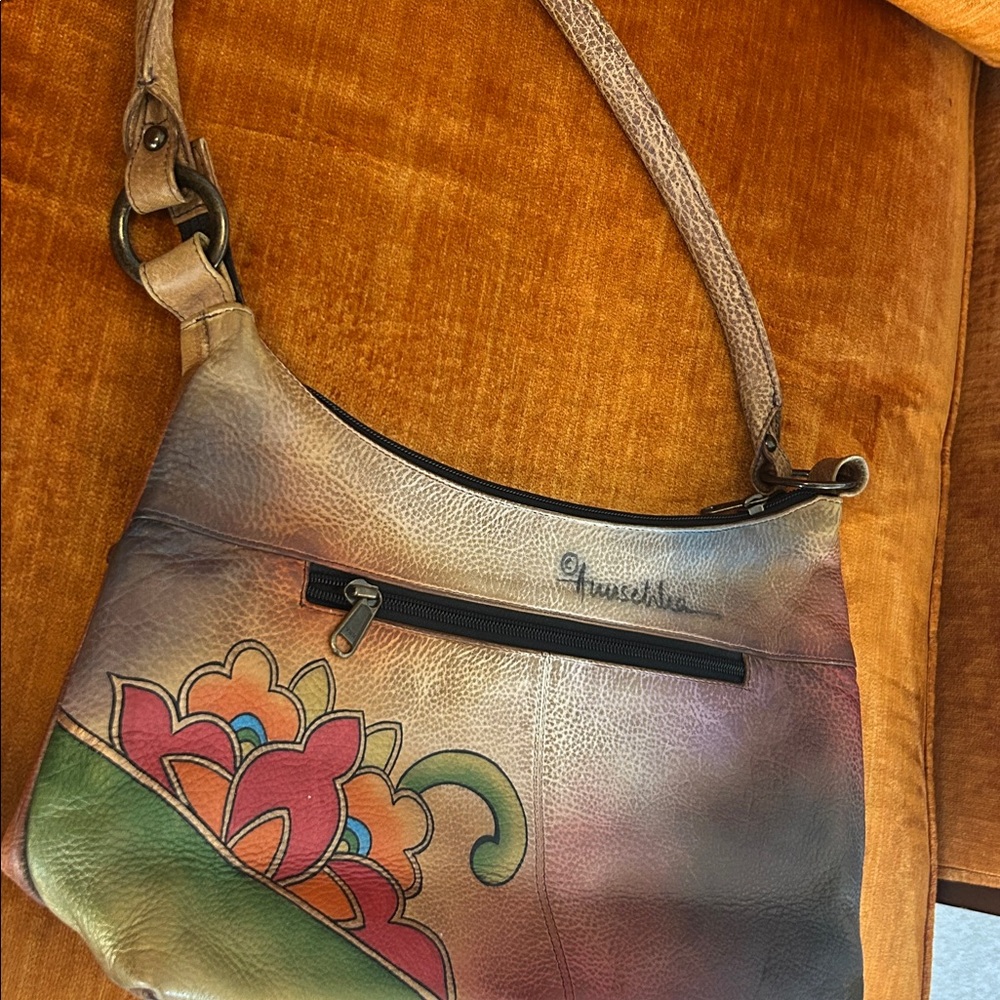 Anuschka hand-painted genuine leather bag featuring floral lotus artwork. - Picture 7 of 12